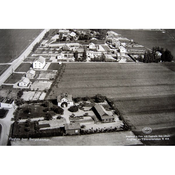 Flygbild från 1950-talet över Bergshammars samhälle.